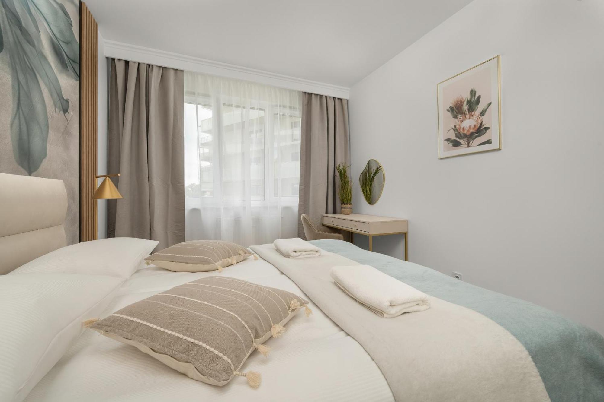 Central Park Z Balkonem I Parkingiem By Renters Prestige Apartment Wroclaw