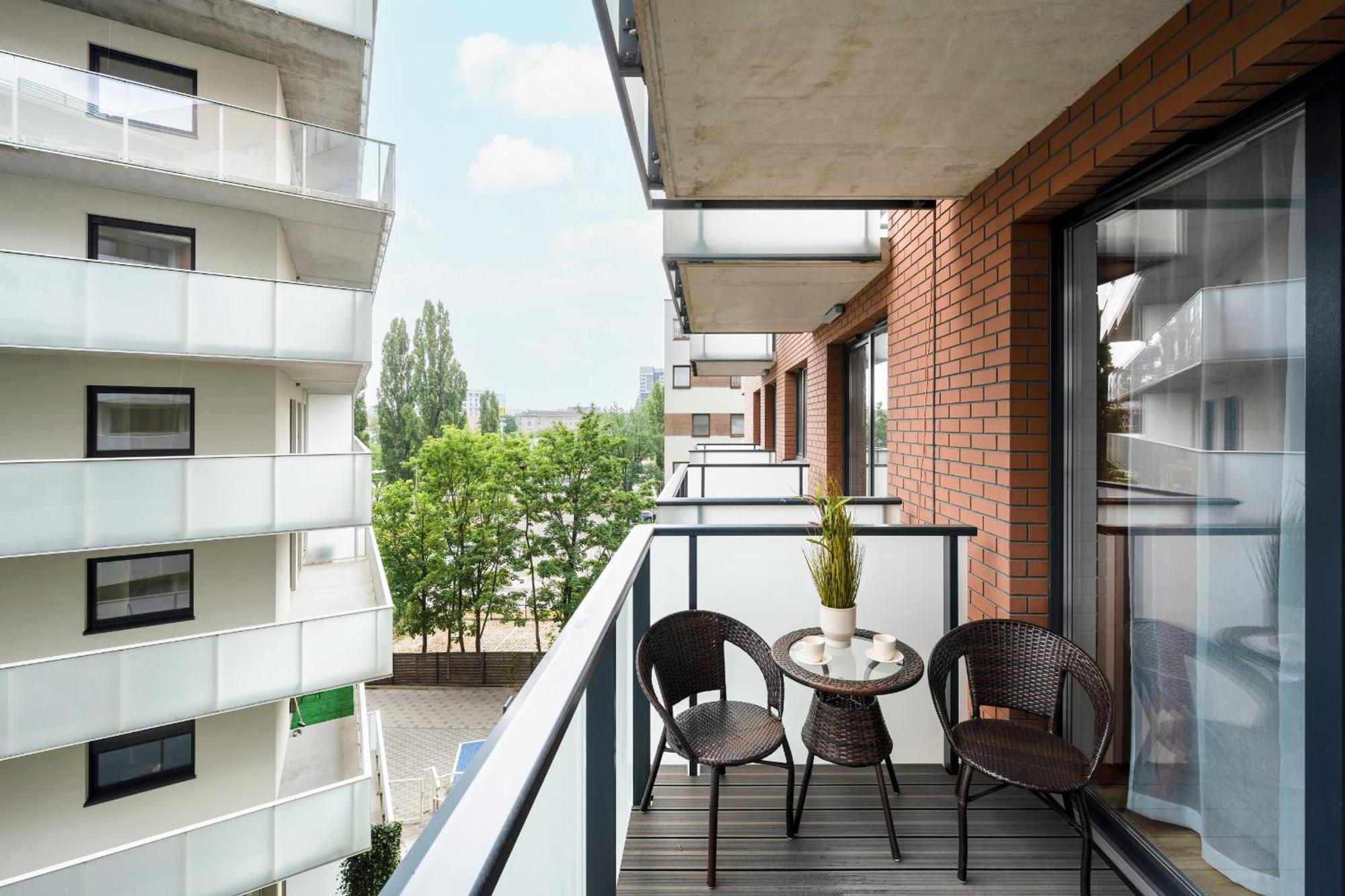 Central Park Z Balkonem I Parkingiem By Renters Prestige Apartment Wroclaw